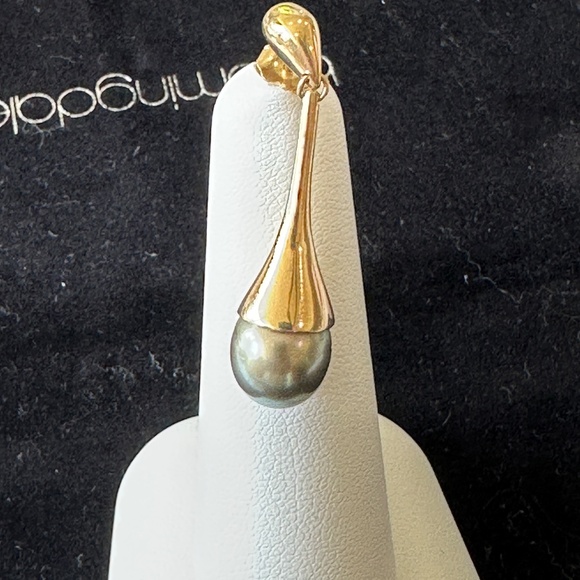 14kt yellow gold and Tahitian black pearls dangle earrings - Picture 4 of 4